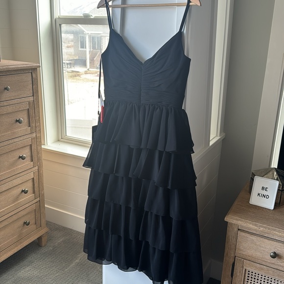 Mac Duggal RUFFLE LAYERED V-NECK MIDI DRESS - Picture 8 of 8